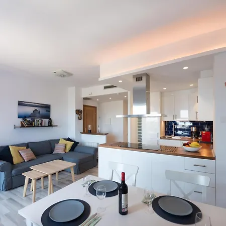 Atico Familiar Renovado Frente Al Mar Con Terraza Y Vistas Panoramicas En - Es-332-2 Apartment *